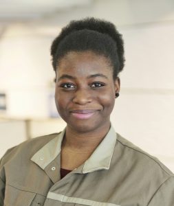 Portrait de Bomart Marina ANASSOU, créatrice digital et designer graphique